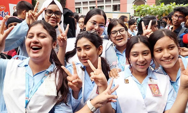 এইচএসসি ও সমমান পরীক্ষার ফল প্রকাশ: পাসের হার ৭৭.৭৮ শতাংশ