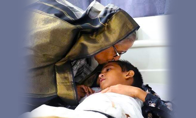 সাম্প্রতিক তান্ডবে আহতদের দেখতে সোহরাওয়ার্দী হাসপাতাল পরিদর্শন প্রধানমন্ত্রীর