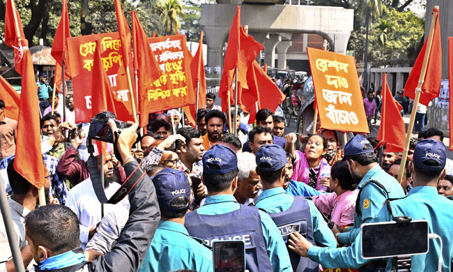 পোশাক শ্রমিকদের জন্য রেশনিং প্রথা চালুর দাবি