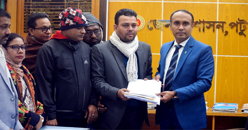 পটুয়াখালী-৪ আসনে মনোনয়নপত্র জমা দিলেন রবিউল হাসান